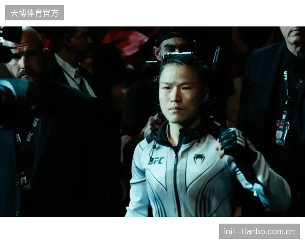 Venum的装备强制性赞助费根据选手UFC参赛场次分级，为选手提供补充收入。